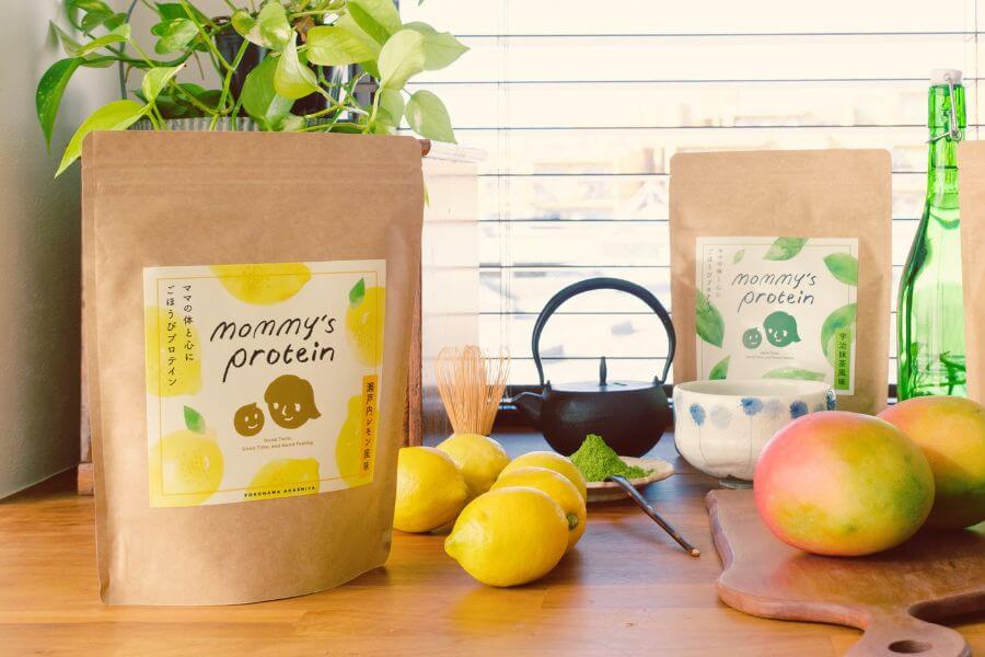 夕方の忙しいのママのためのプロテイン〈マミーズプロテイン 宇治抹茶と瀬戸内レモン〉のパッケージ写真