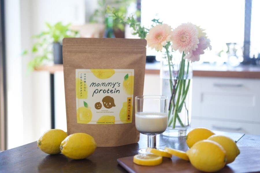 産後・授乳中のママのためのプロテイン〈マミーズプロテイン 瀬戸内レモン〉のパッケージ写真