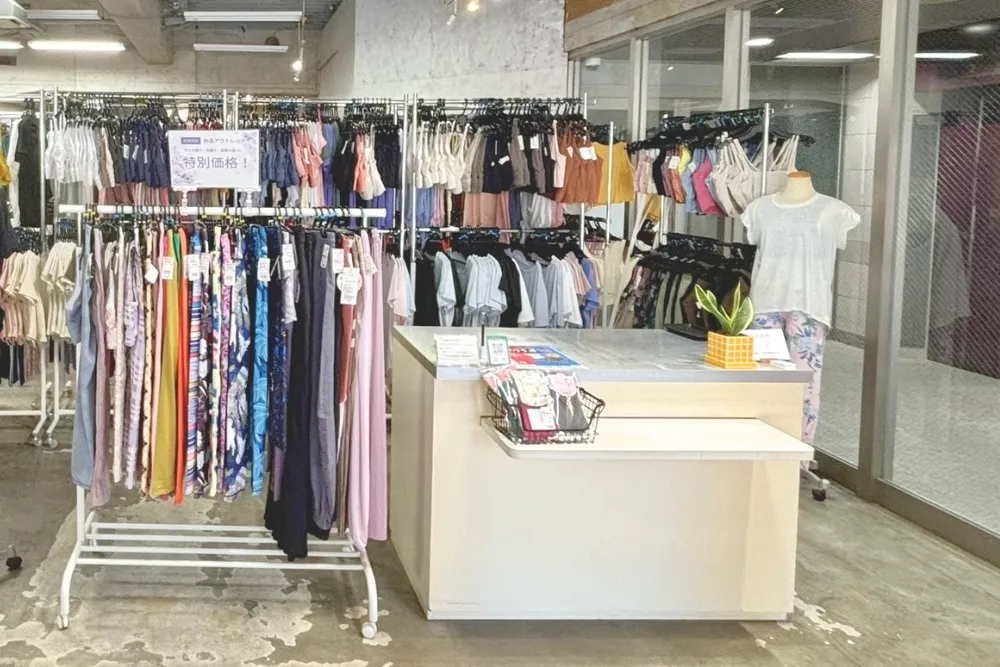 決済カウンター。各種キャッシュレス対応。